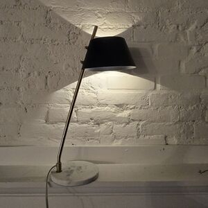 21" Tall Modern Black and Gold Table lamp EUC